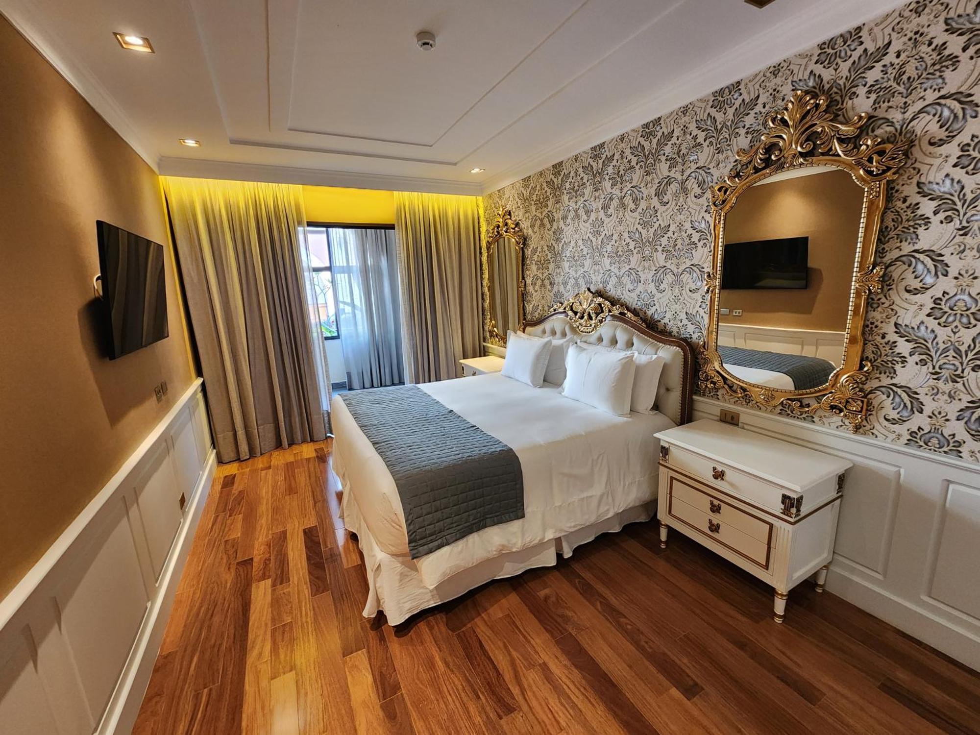 King Suite Spa Bath