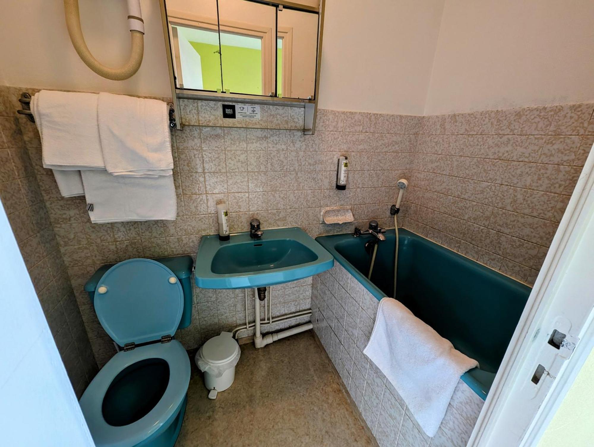 Quadruple Room with Lake View,1580204220:JPEG