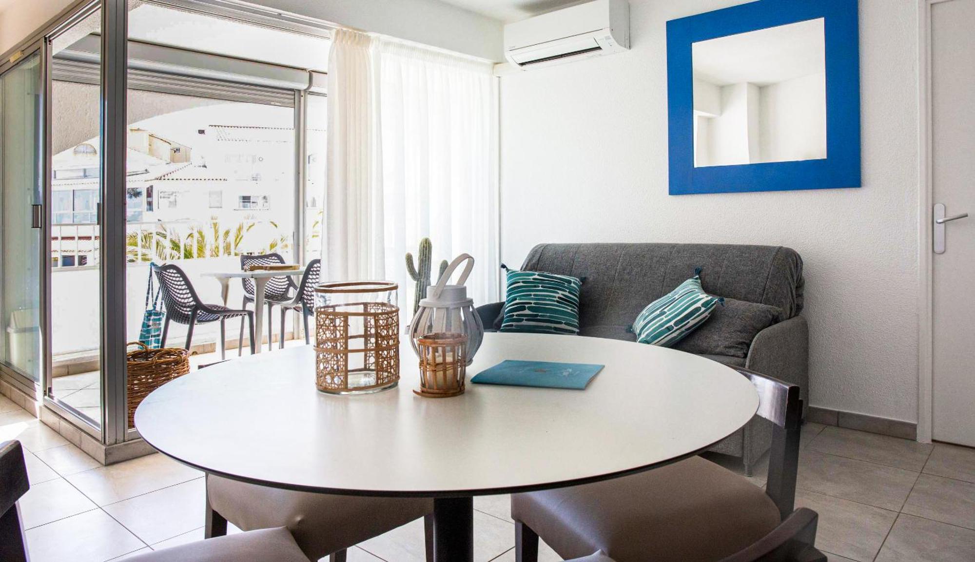 Two-Bedroom Apartment Terrace Sea View