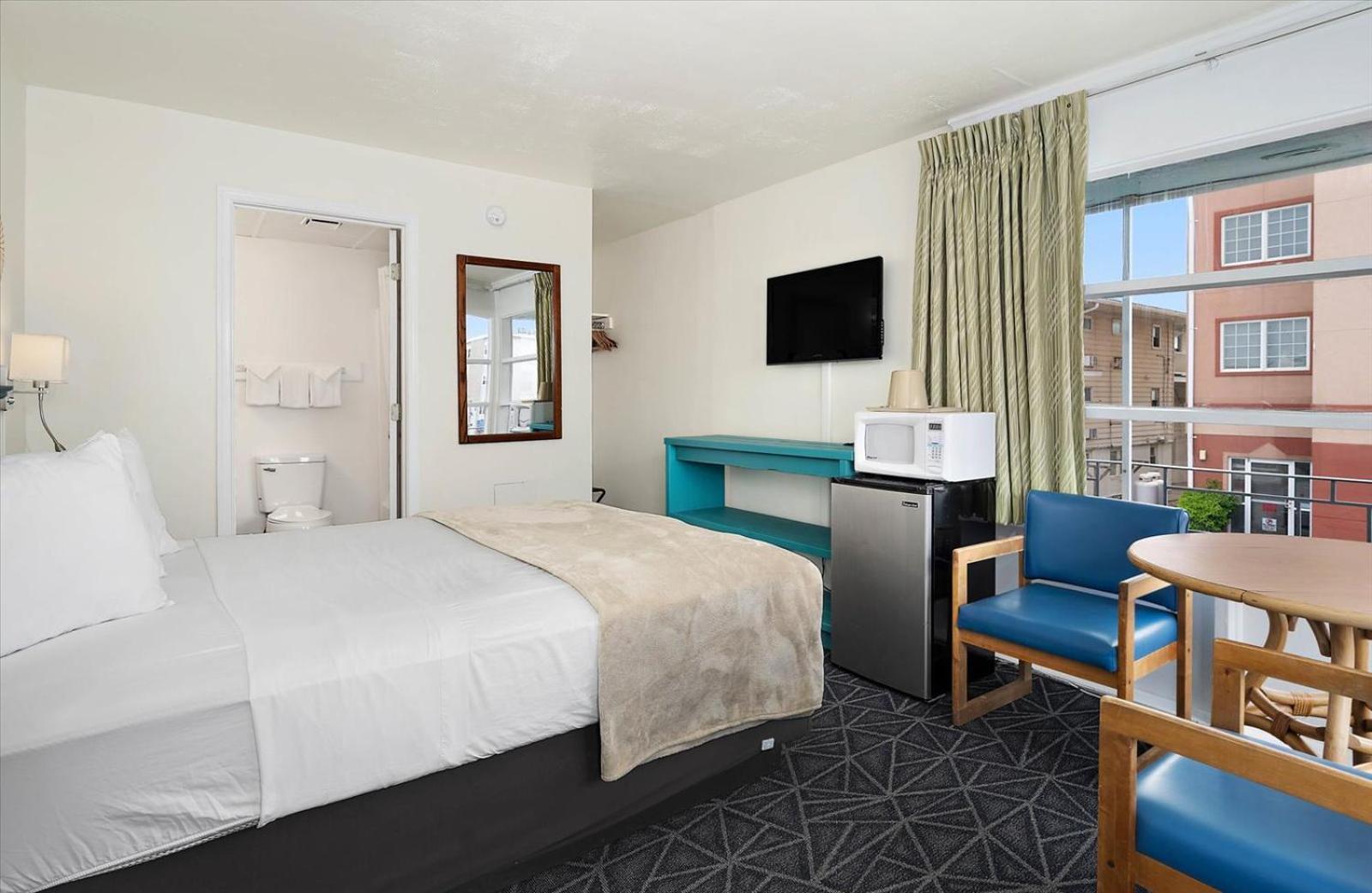 Queen Room Partial Ocean View