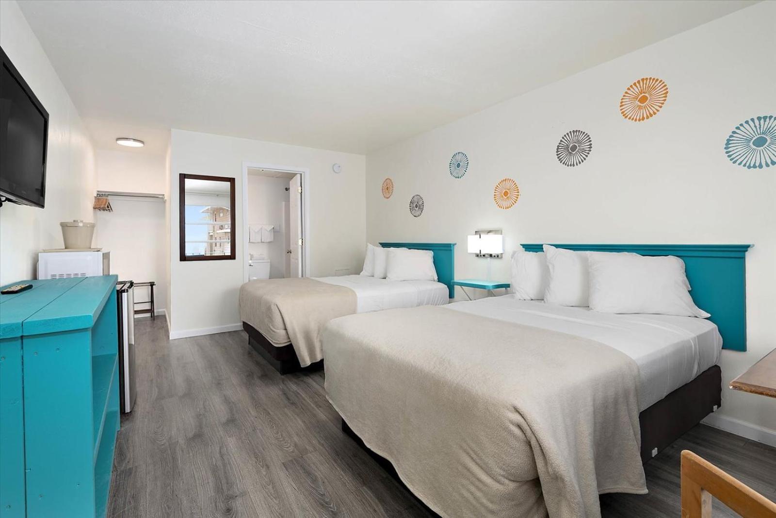 Standard room partial ocean view 2 double beds