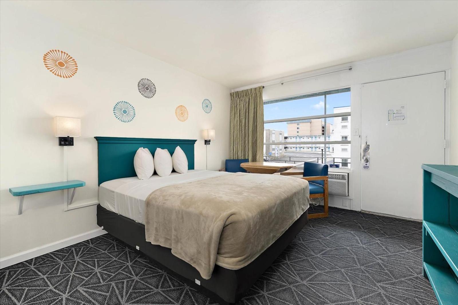 Queen Room Partial Ocean View