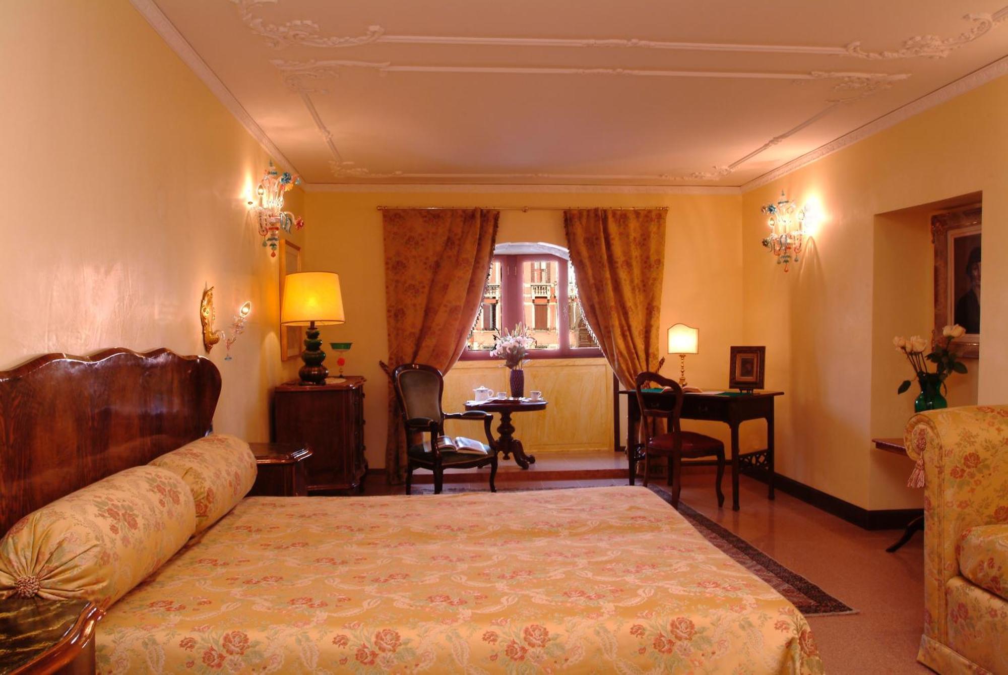 Deluxe Double Room Grand Canal View