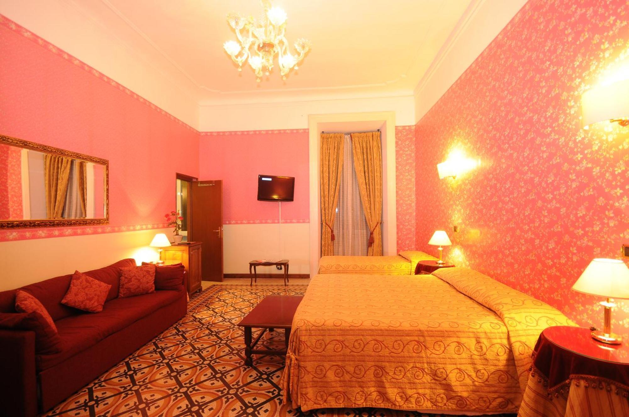 Quintuple Room