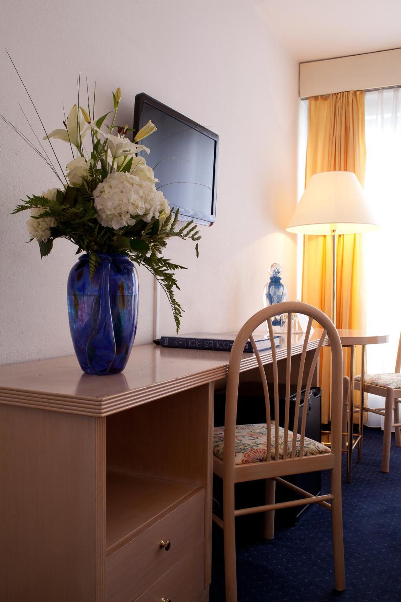 Double or Twin Room Kitchenette