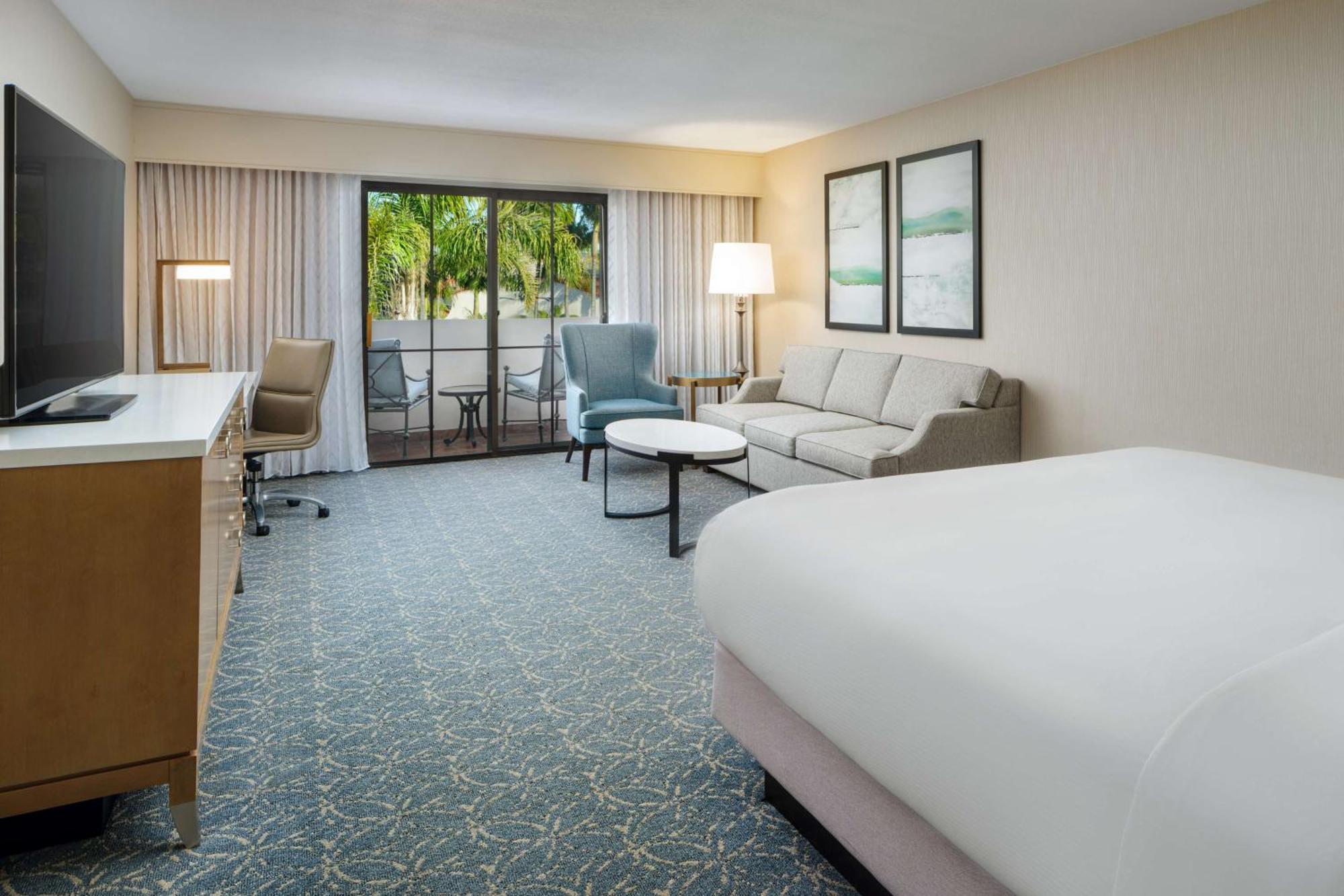 King Room with Bath Tub - Mobility Access