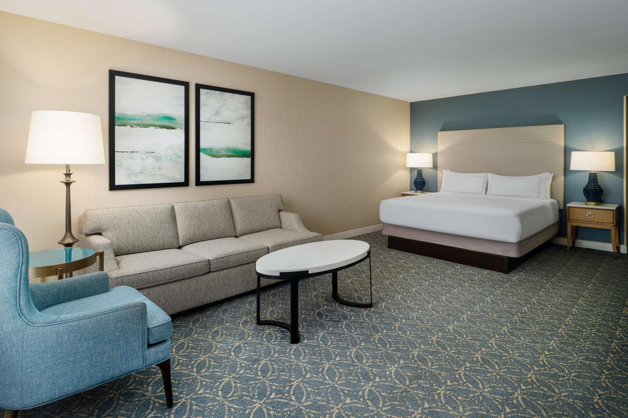 King Room with View - Mobility Accessible with Tub