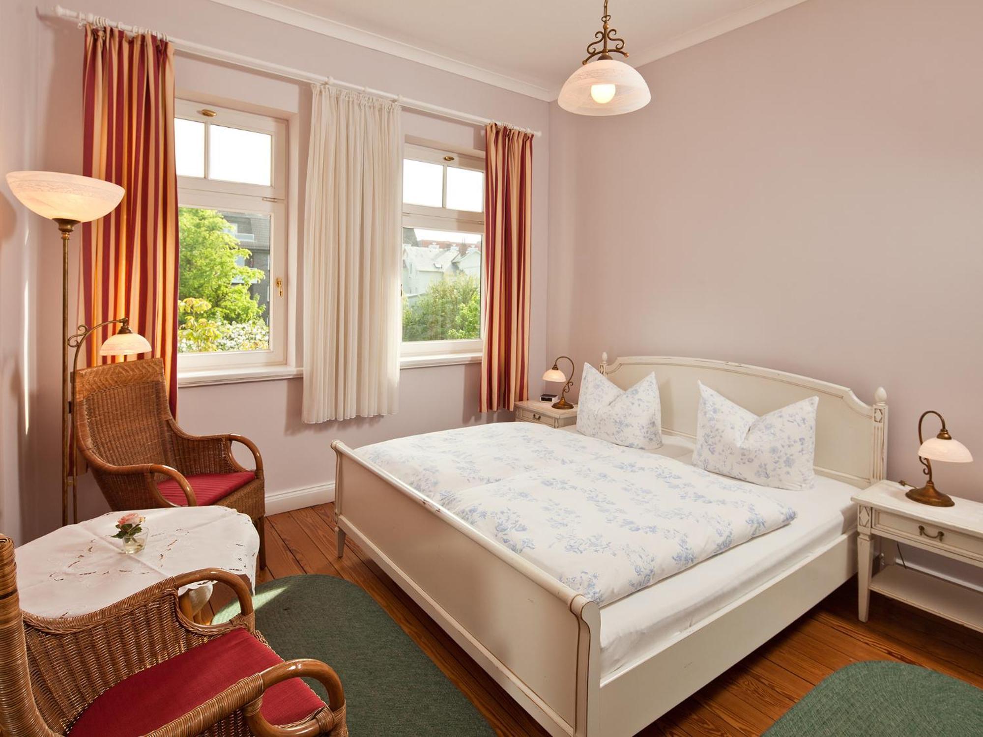 Economy Double Room Low Bathroom Ceiling
