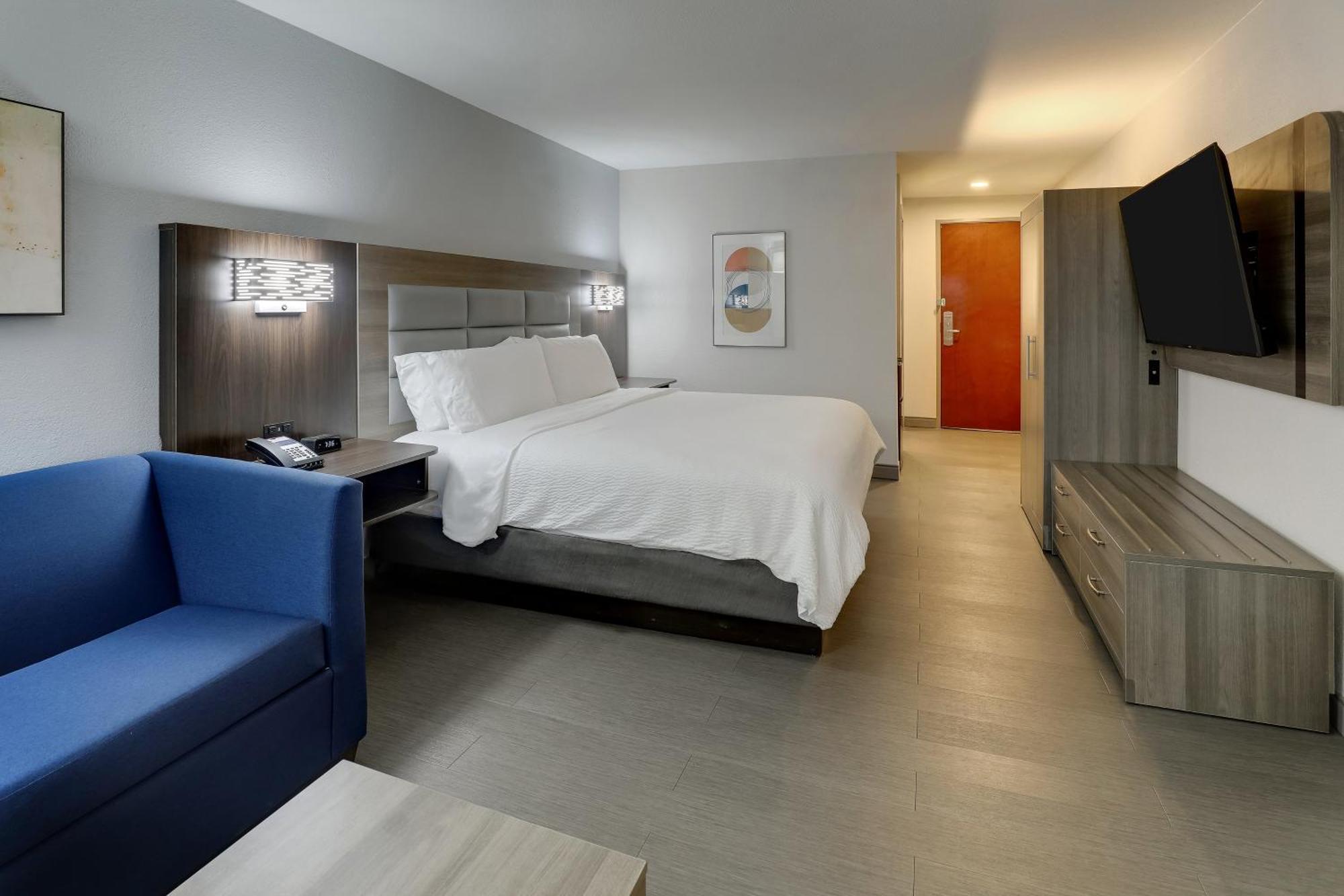 Standard King Room with Sofa Bed