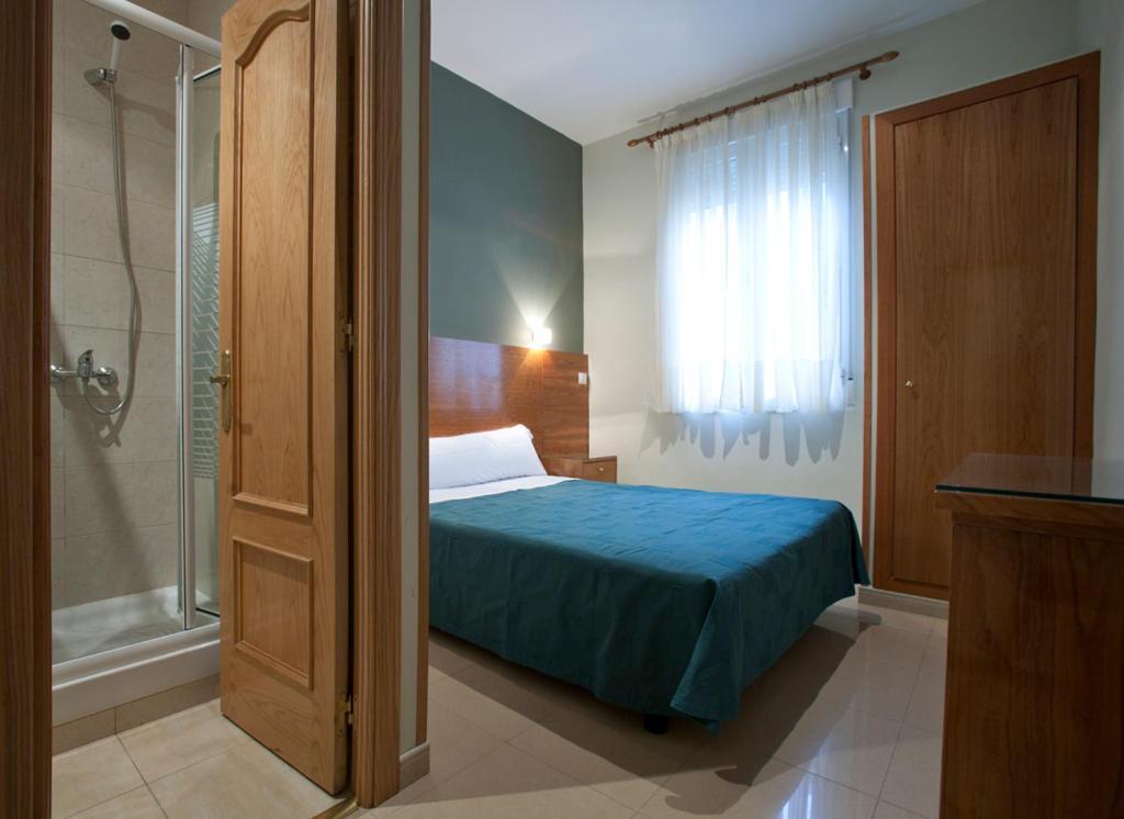 Double or Twin Room Private Bathroom