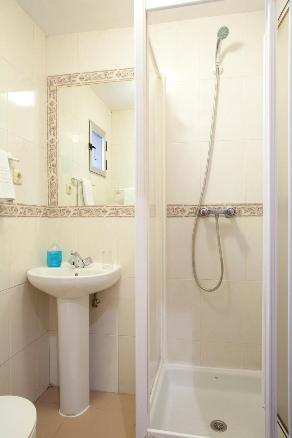 Single Room Private Bathroom