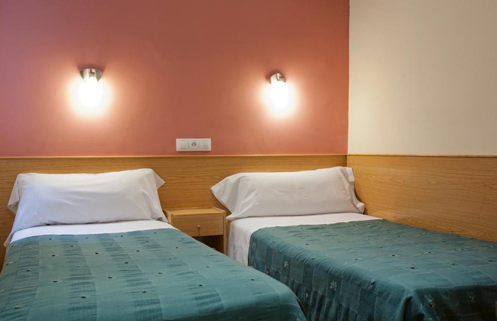 Double or Twin Room Private Bathroom