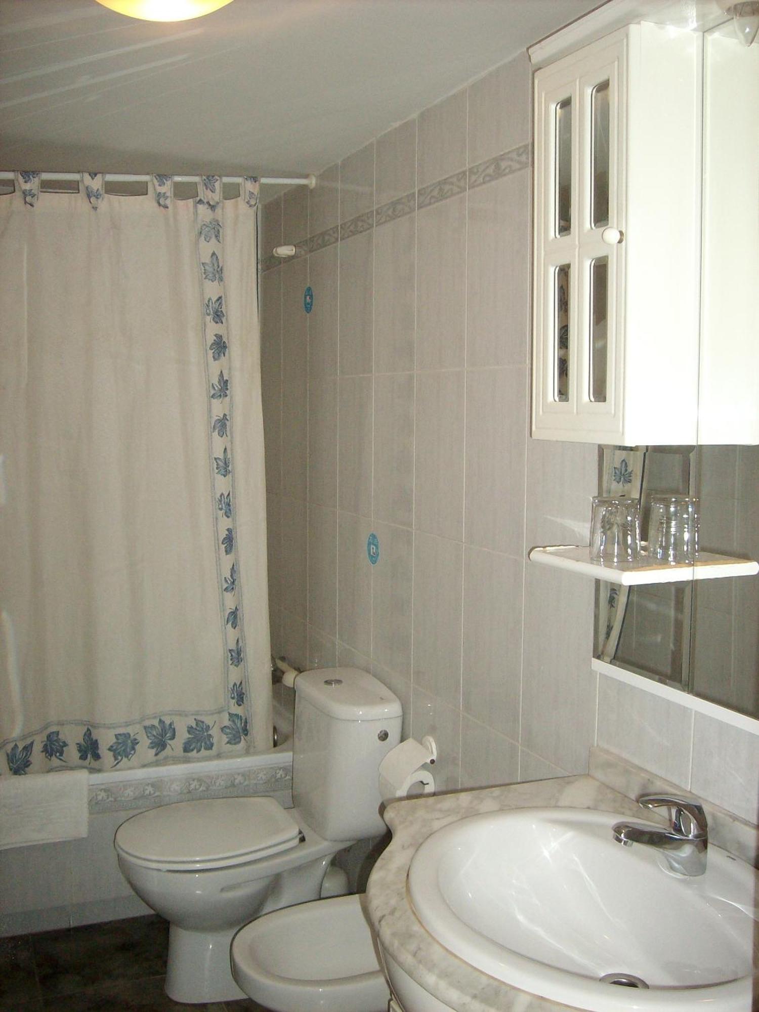 Double or Twin Room Private Bathroom