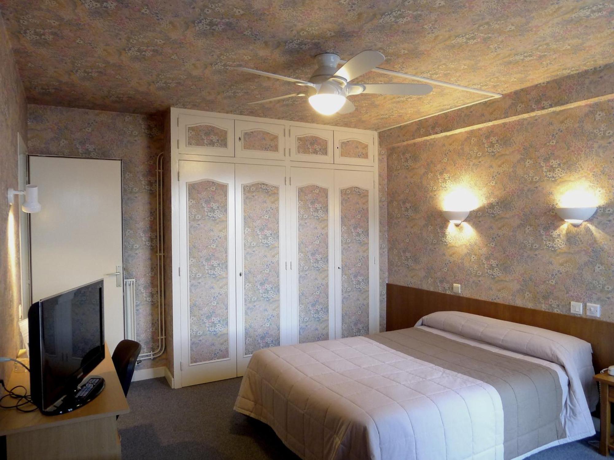 Family Room Adjacent Rooms
