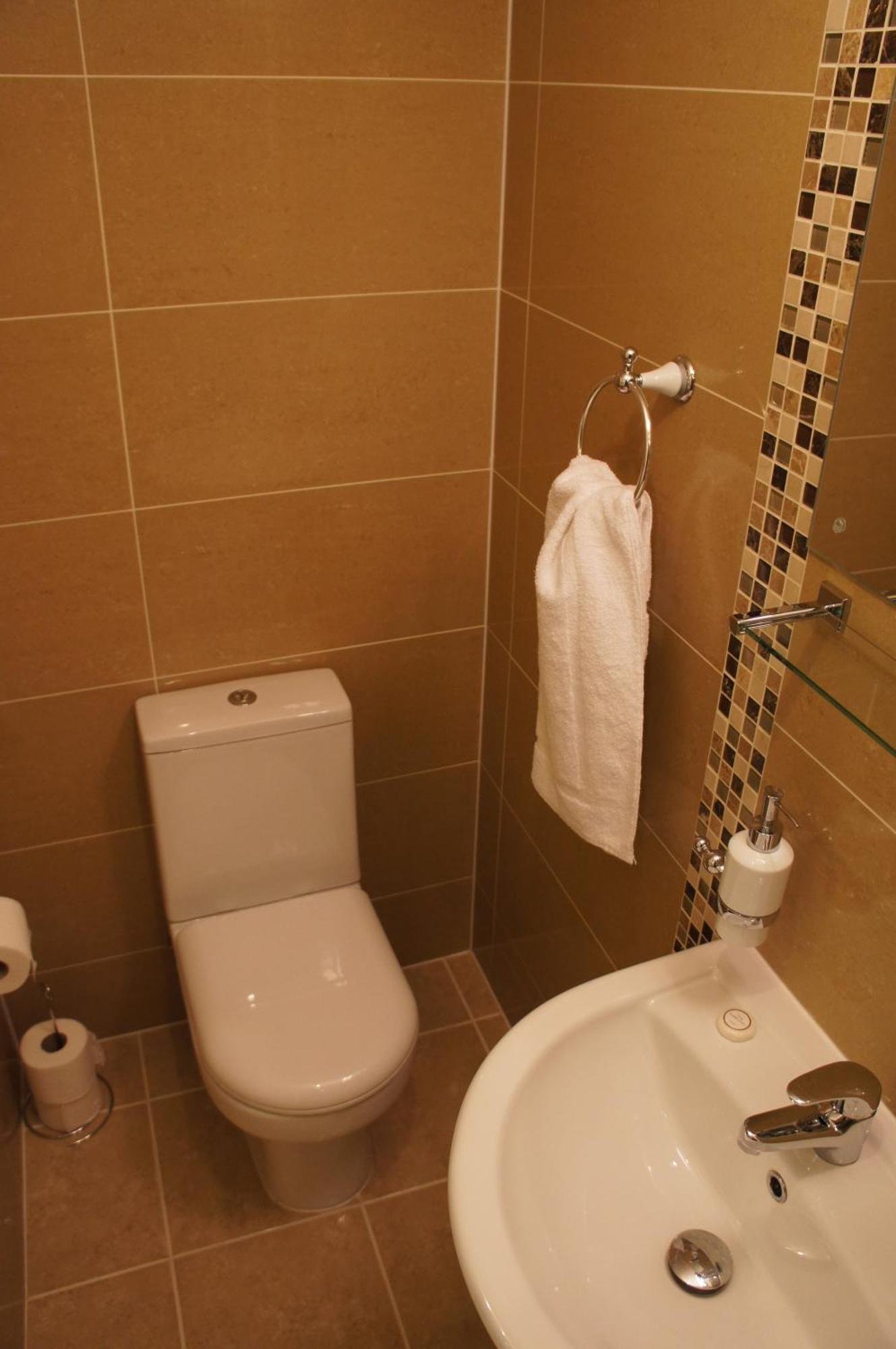 Twin Room Private Bathroom