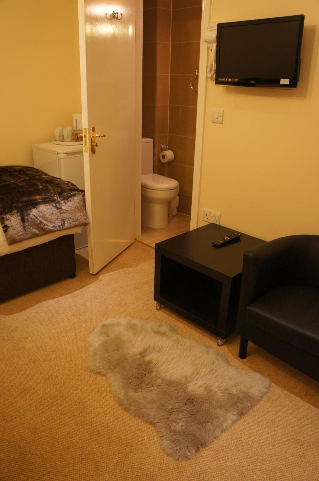 Twin Room Private Bathroom