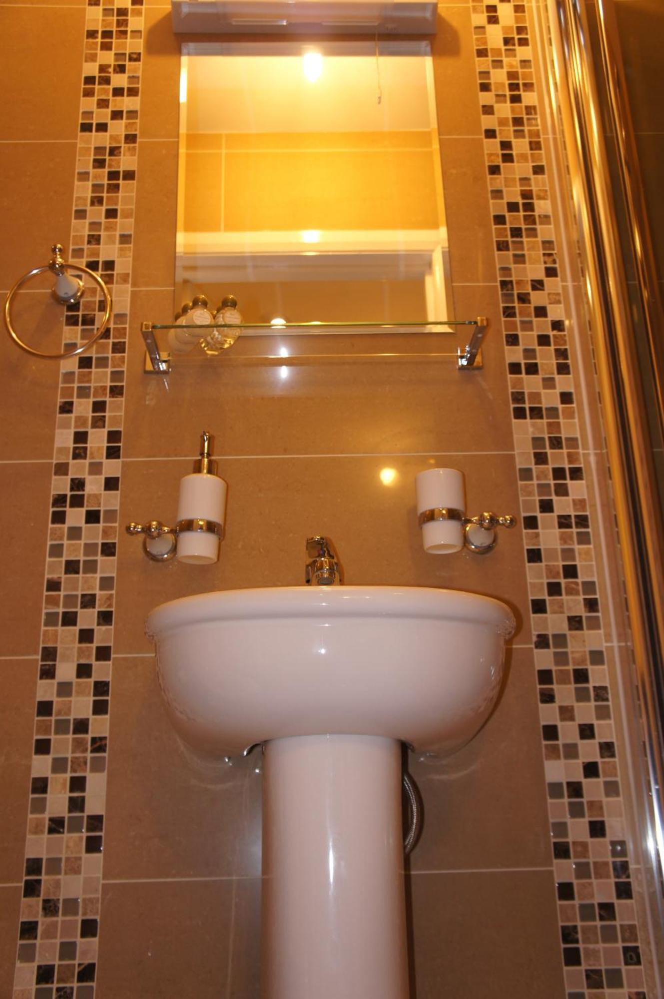 Twin Room Private Bathroom