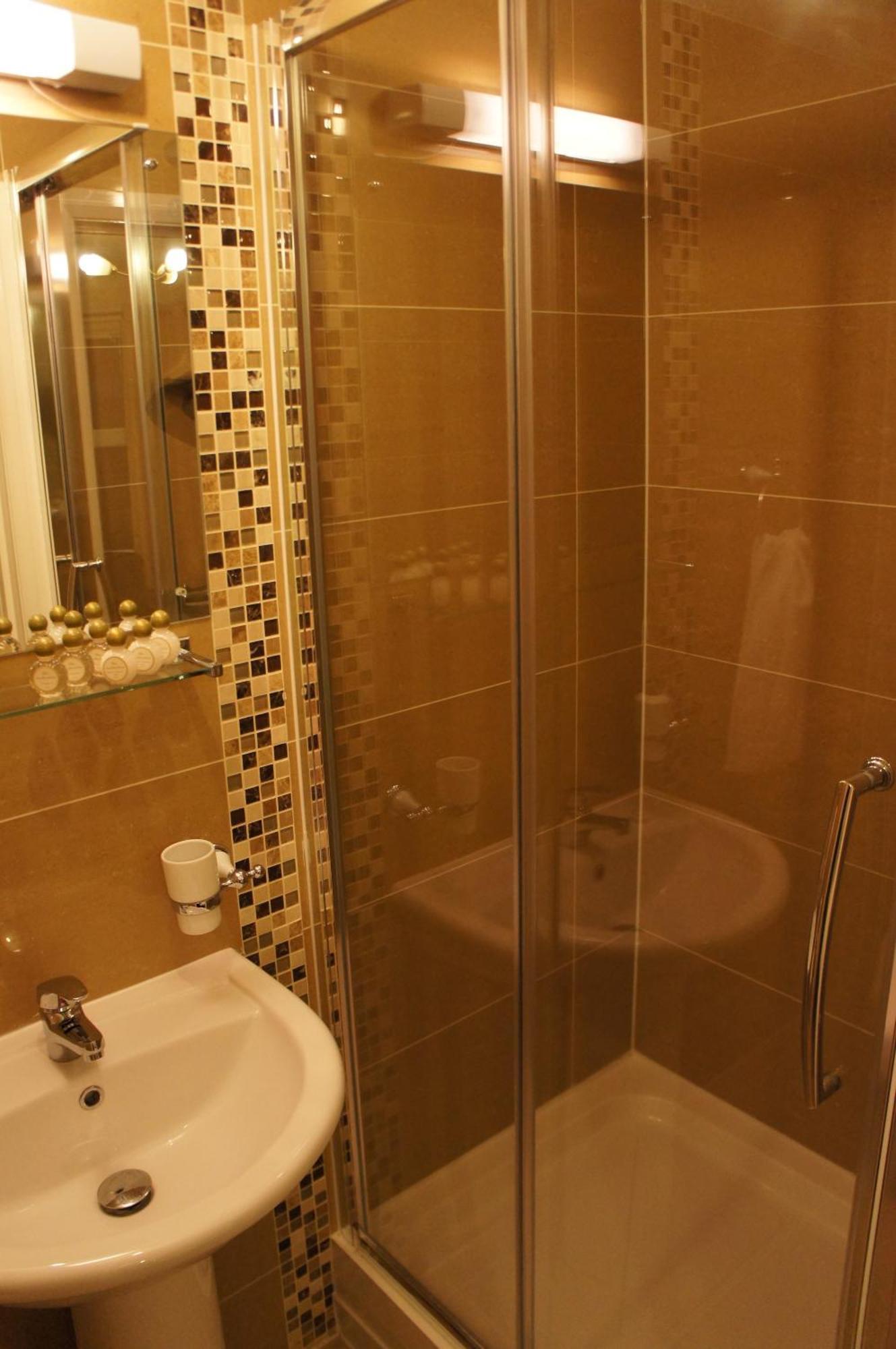 Twin Room Private Bathroom