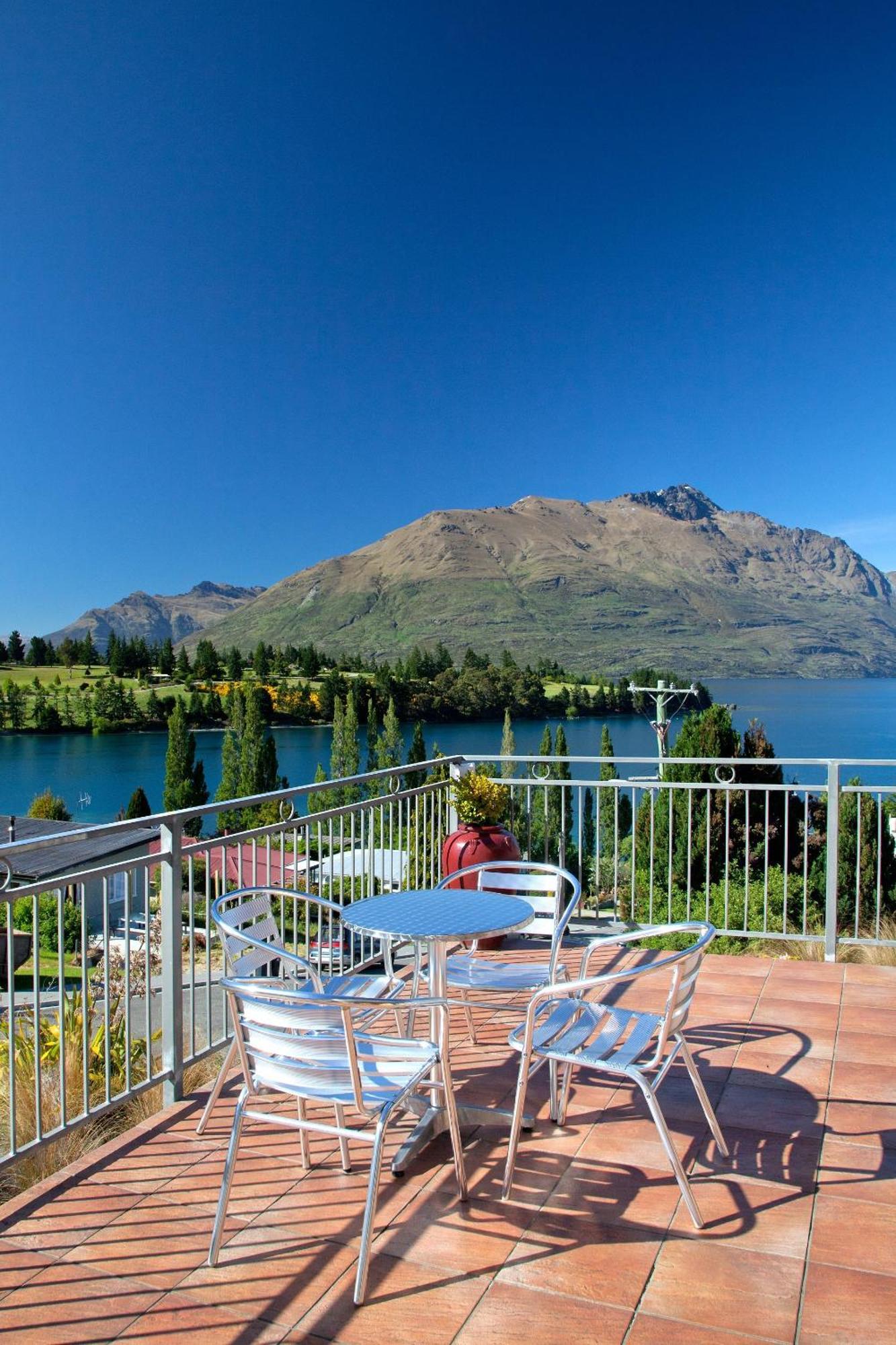 Large Studio Lake View