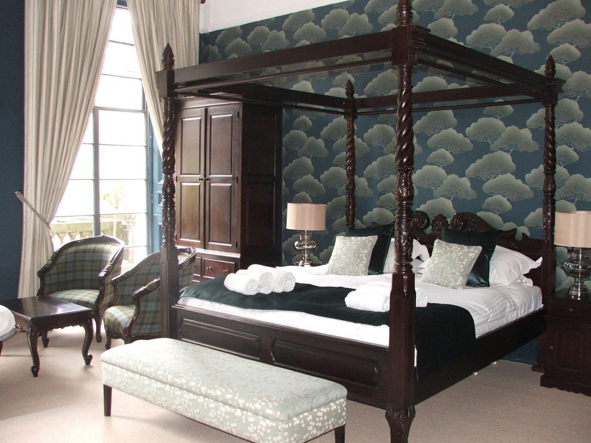 Suite Four Poster Bed