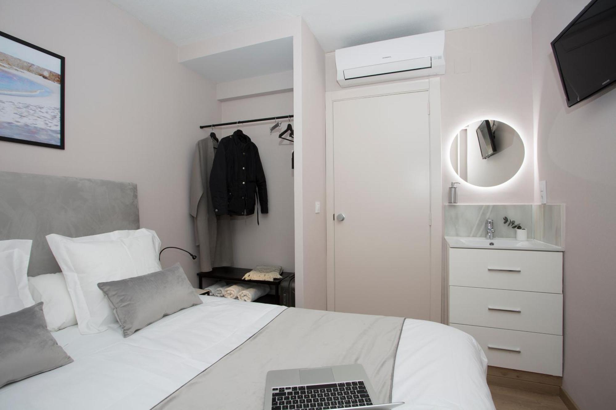 Double Room Private Bathroom