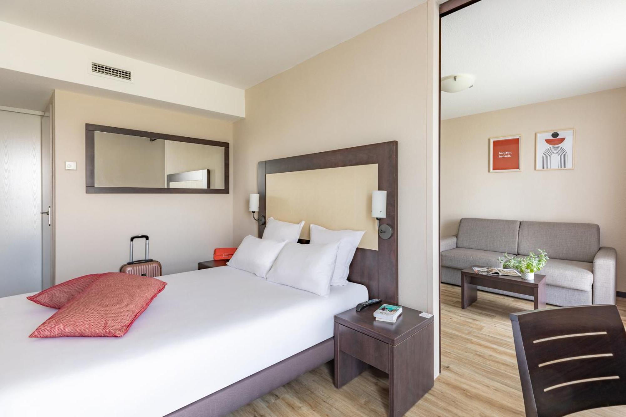 One Bedroom Apartment,1583067570:JPEG