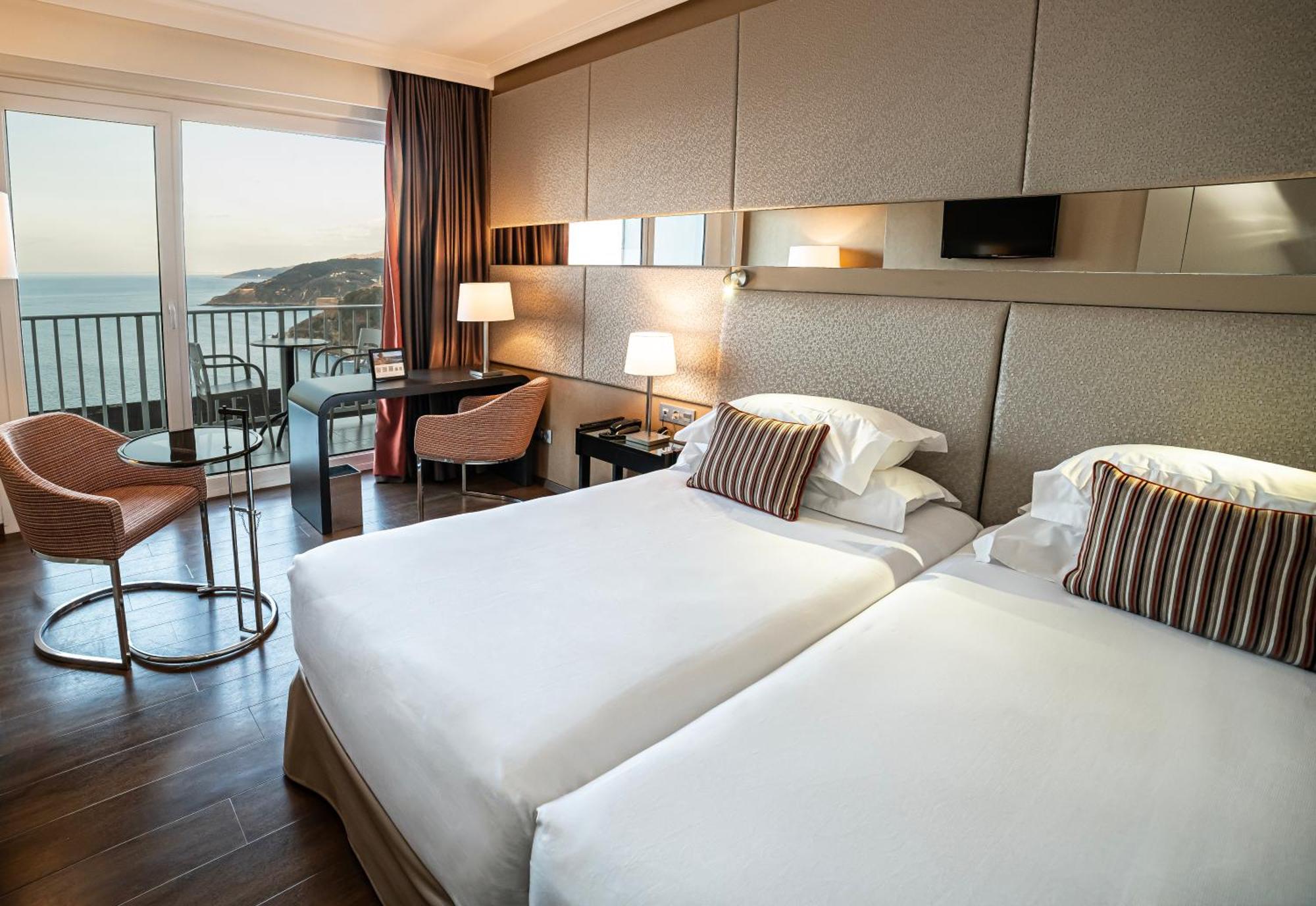 PrivilÃ¨ge Twin or Double Room with Balcony and Sea View,12618216:JPEG