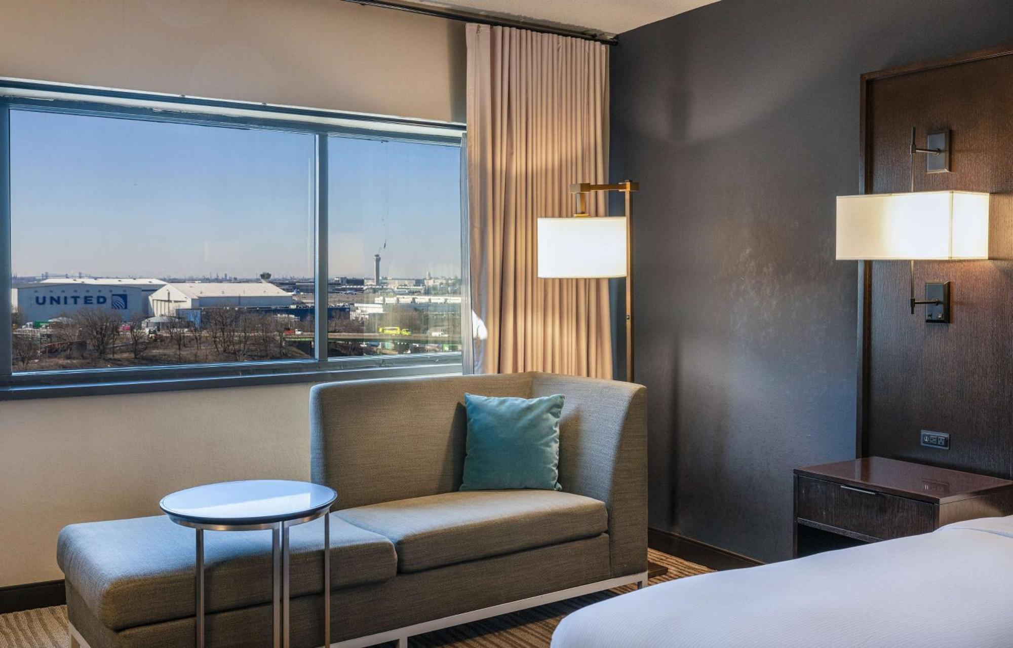 King Room Newark Skyline View Top Floor