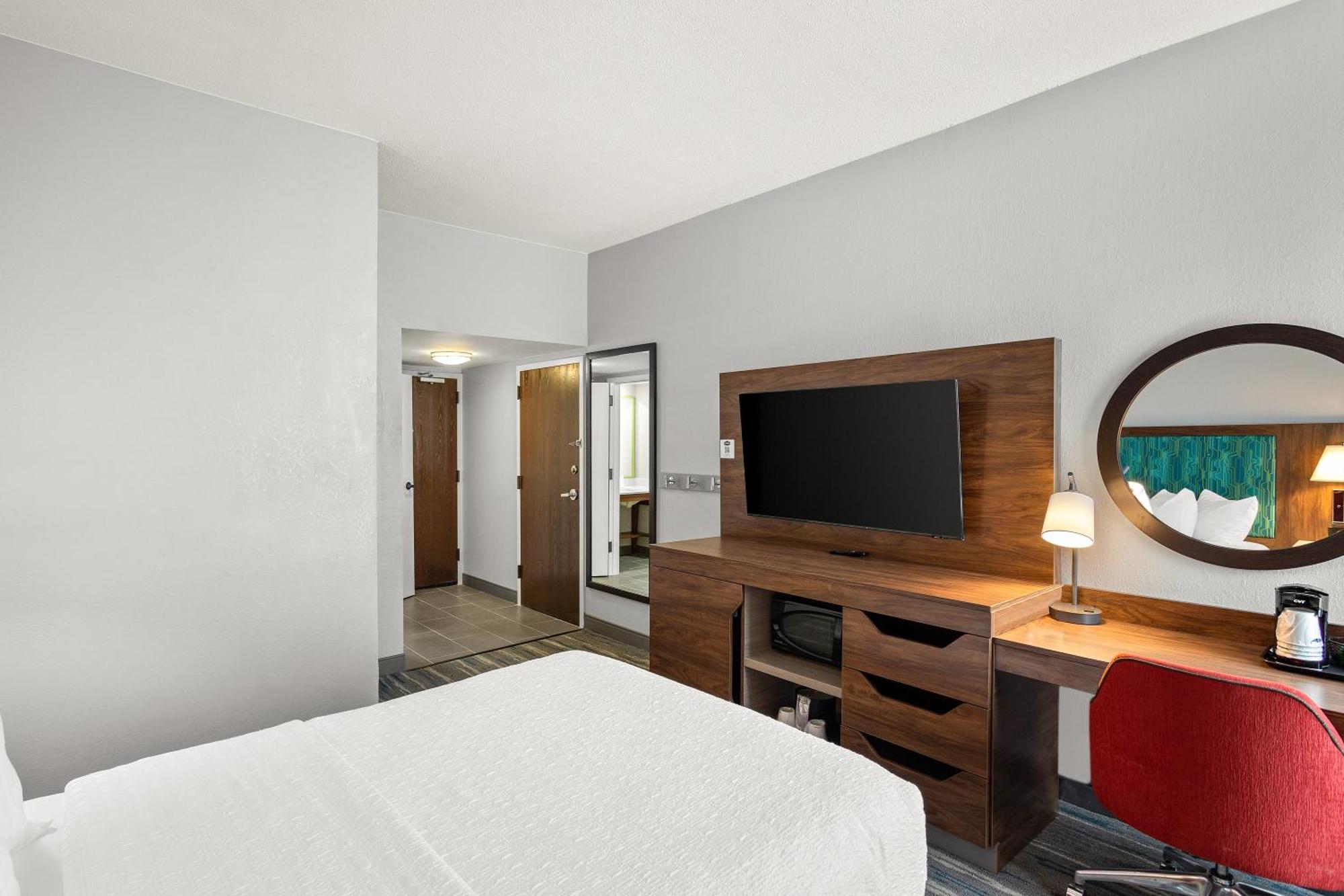 Double Room with Roll-In Shower - Mobility Access/Non-Smoking