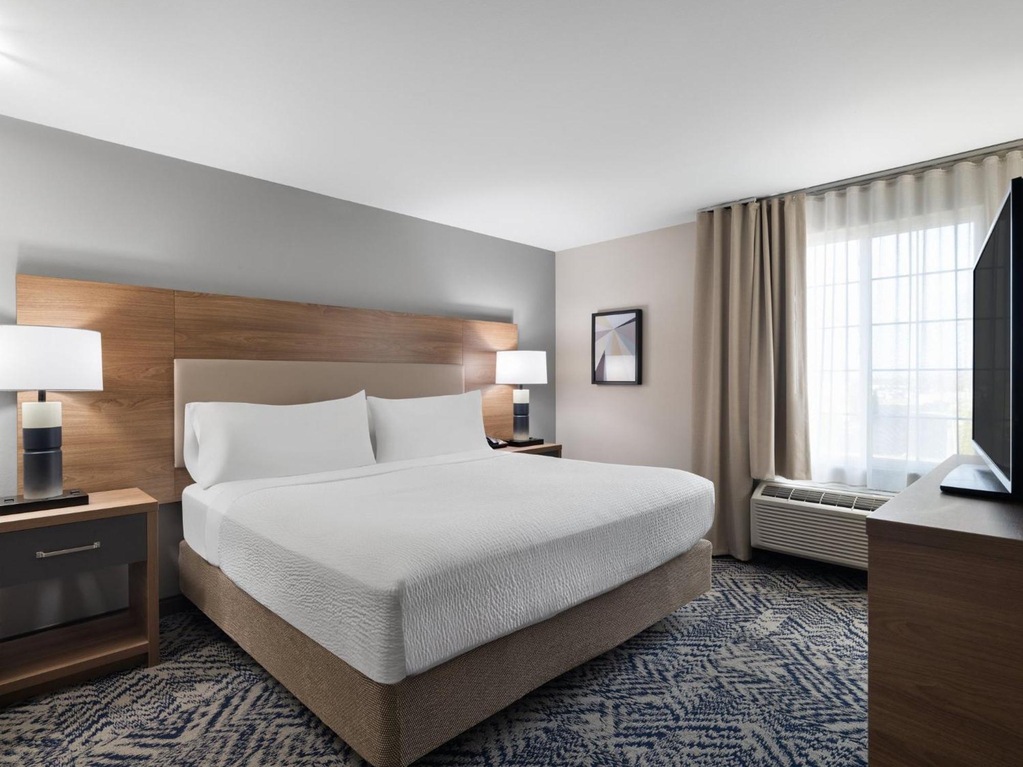 One-Bedroom King Suite