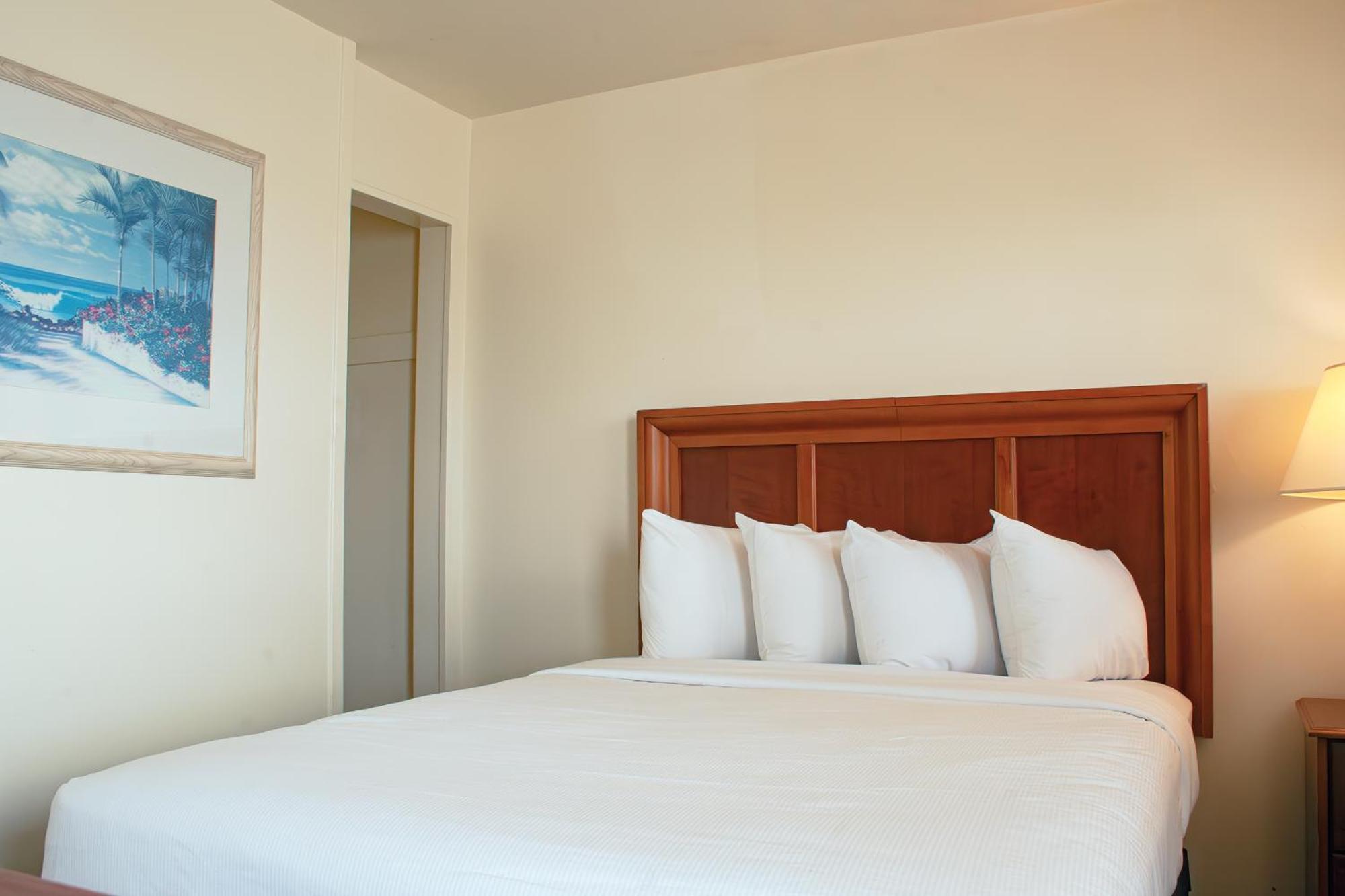 Inlet View Room One Queen Bed
