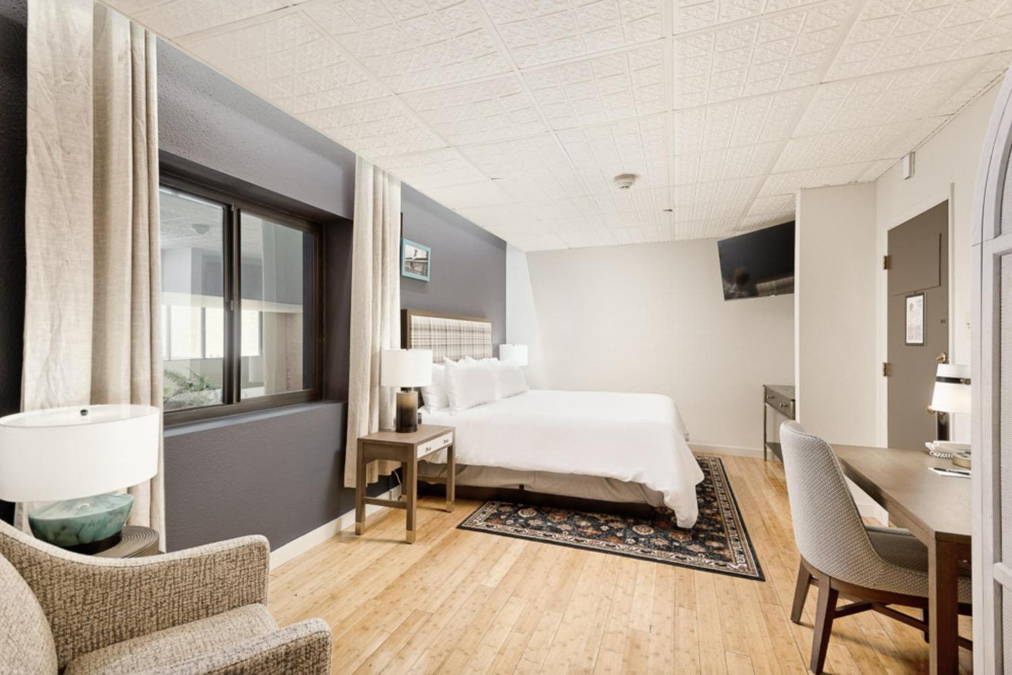 Comfort King Room 1 King Bed