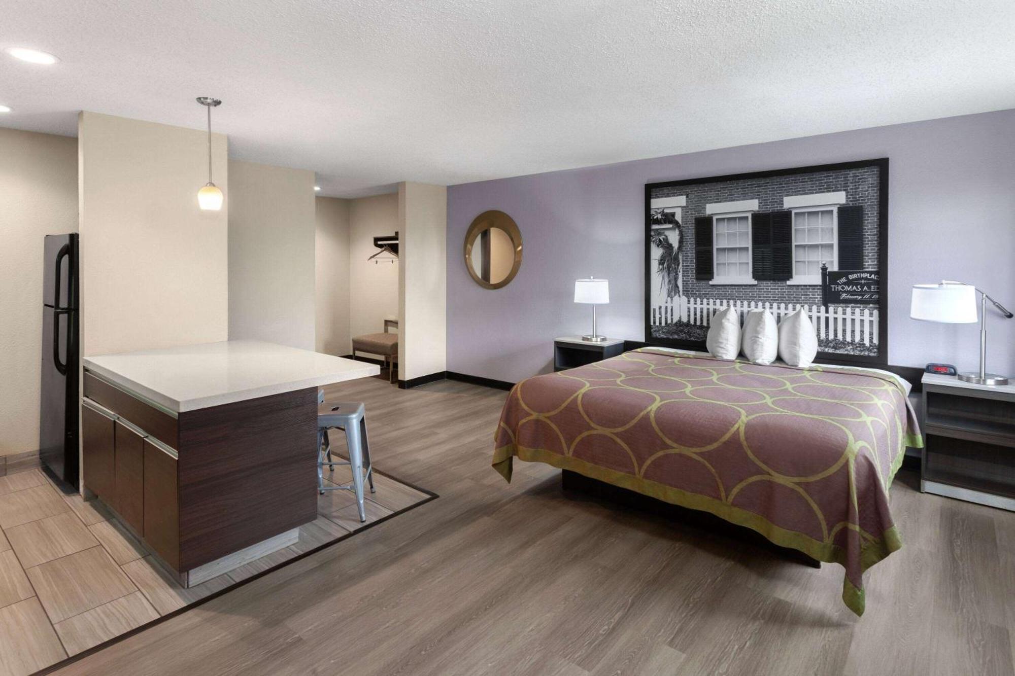 King Suite Jetted Tub Non-Smoking