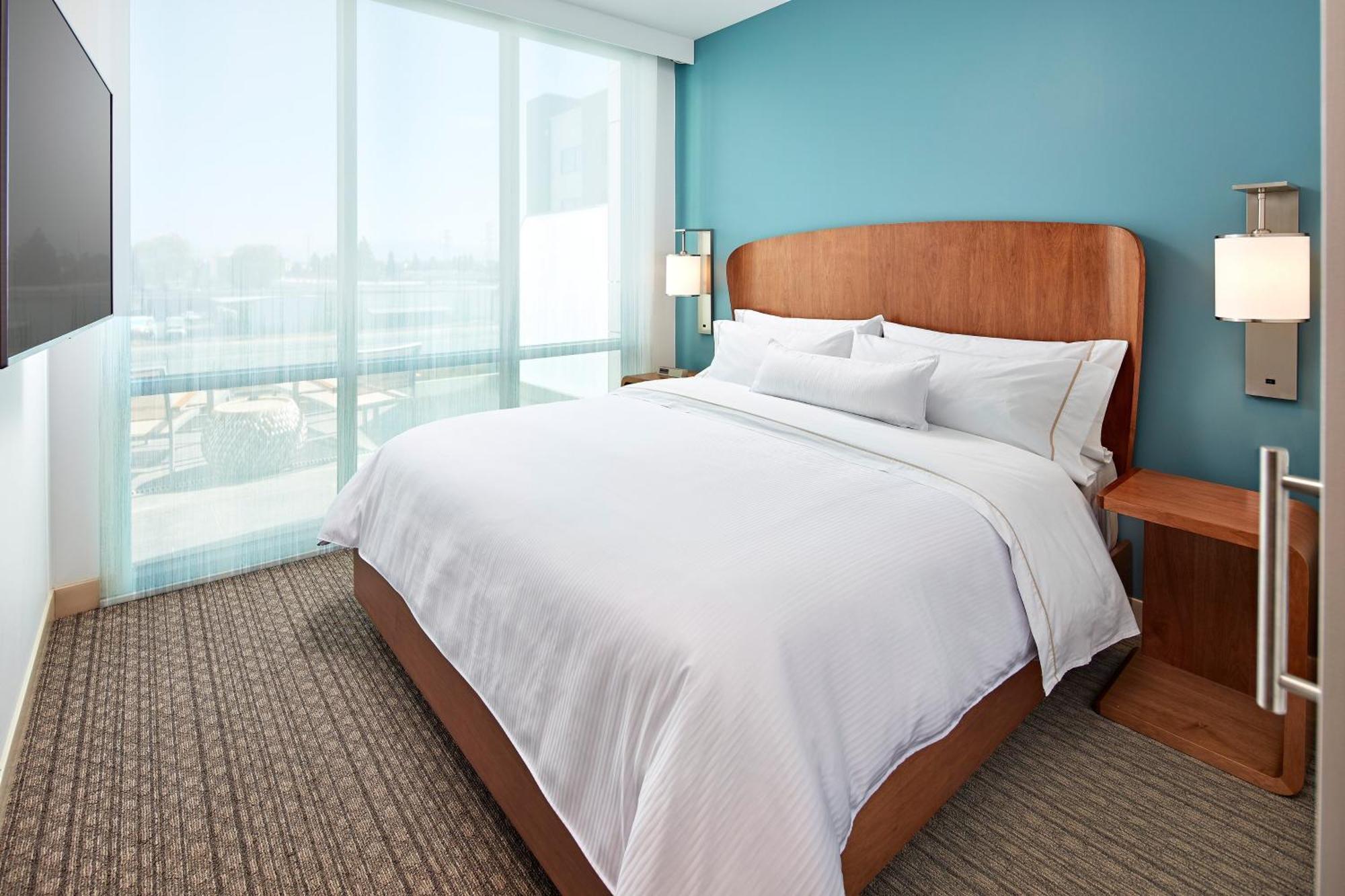 Suite 1 King Sofa bed Balcony