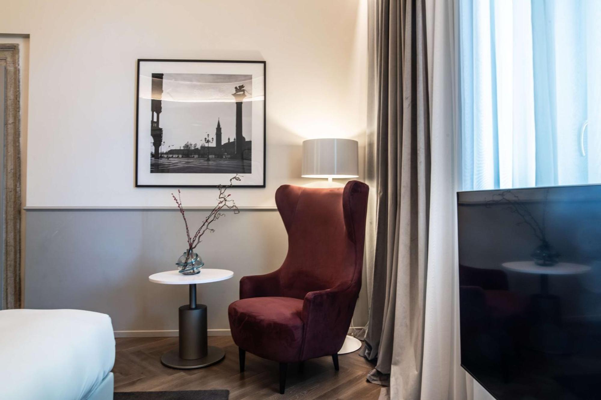 Renaissance Junior Suite