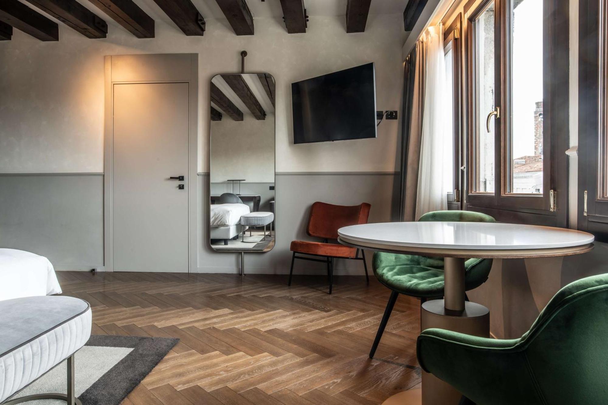 Junior Suite Canal View