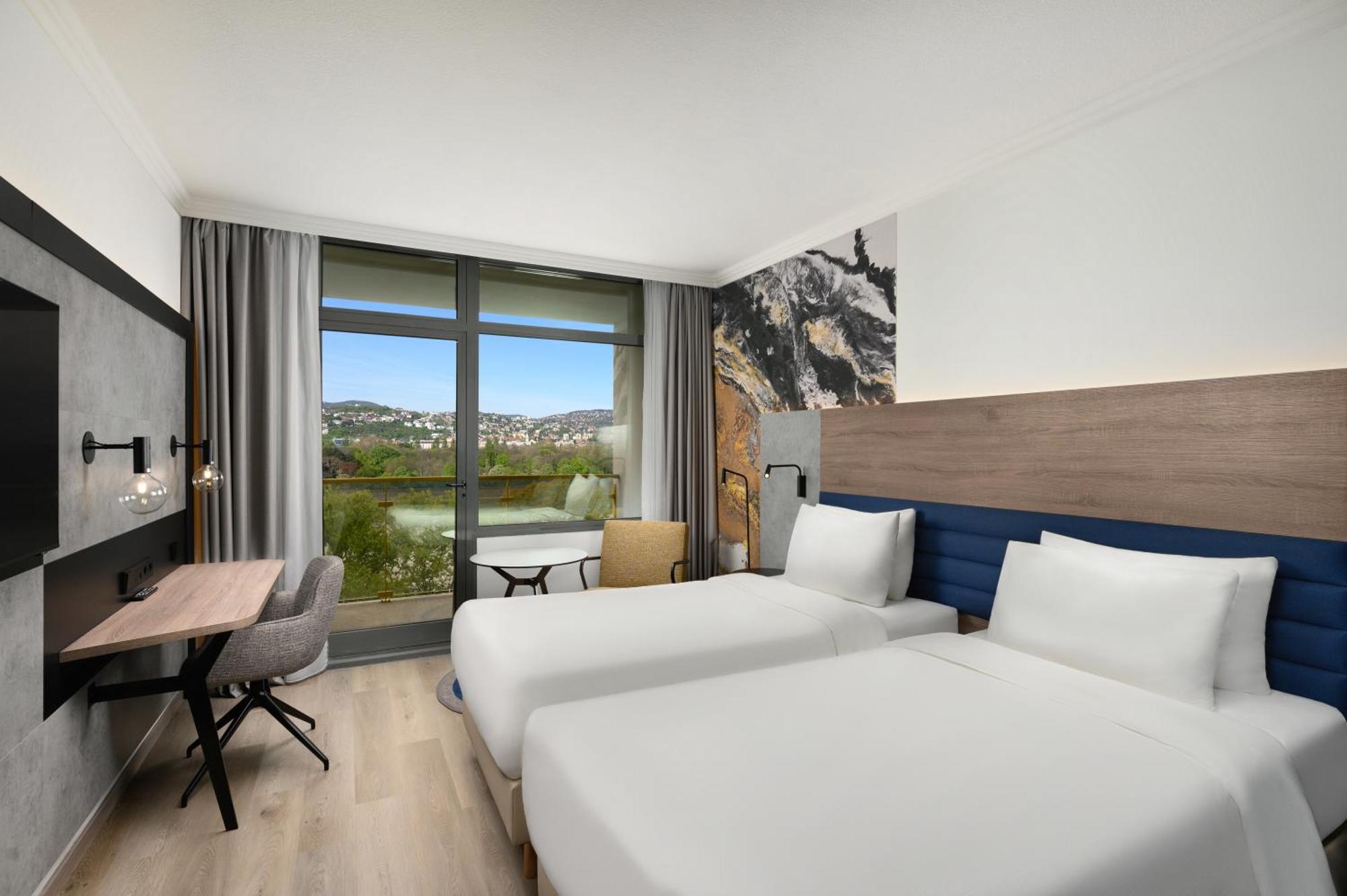 Chambre Lits Jumeaux Premium Plus avec Balcon - Vue sur le Danube (Récemment Rénové)