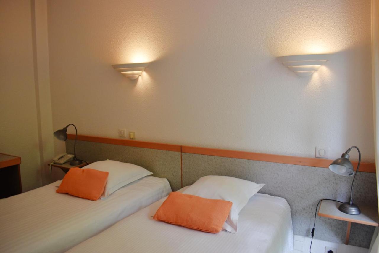 Twin Room Street Side