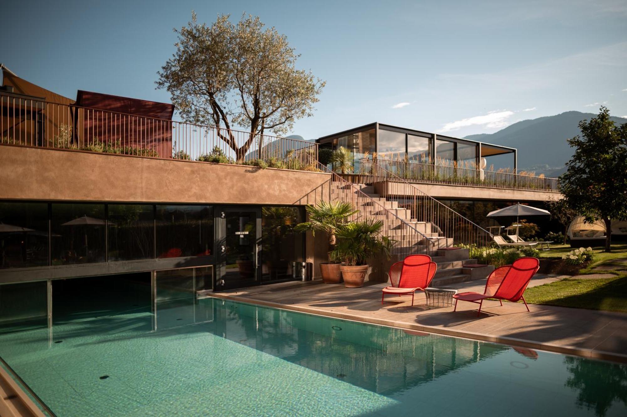Suite Pool Access