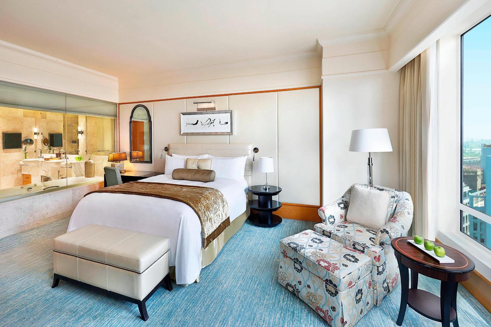 Club Room Lounge Access One King or Two Double beds Non Smoking