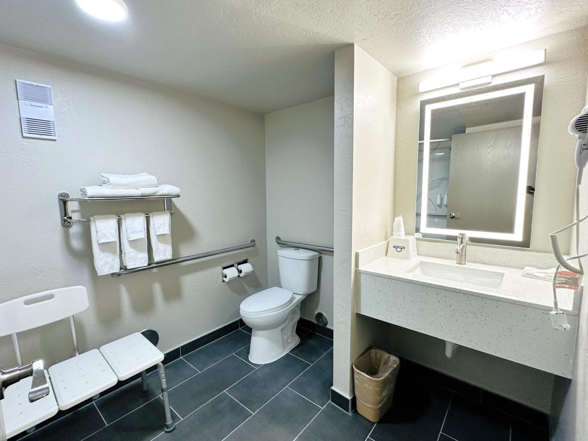 King Room Bath Tub Mobility Accessible or Non-Smoking