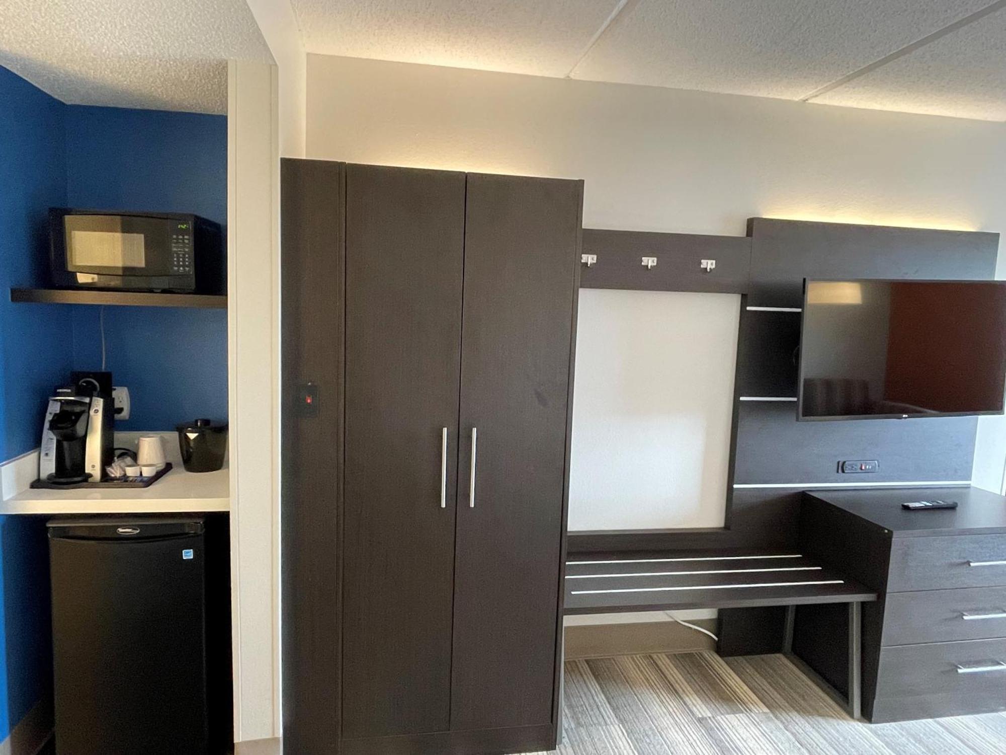Standard King Room