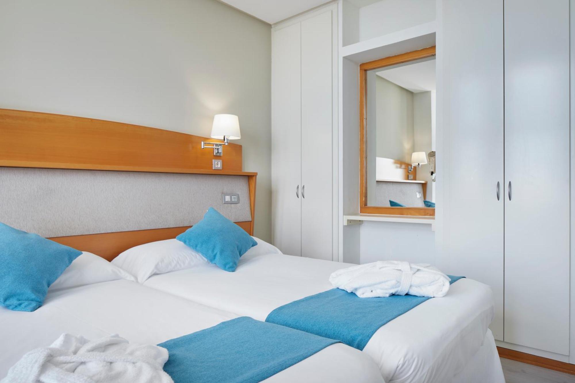 Double or Twin Room Sea View