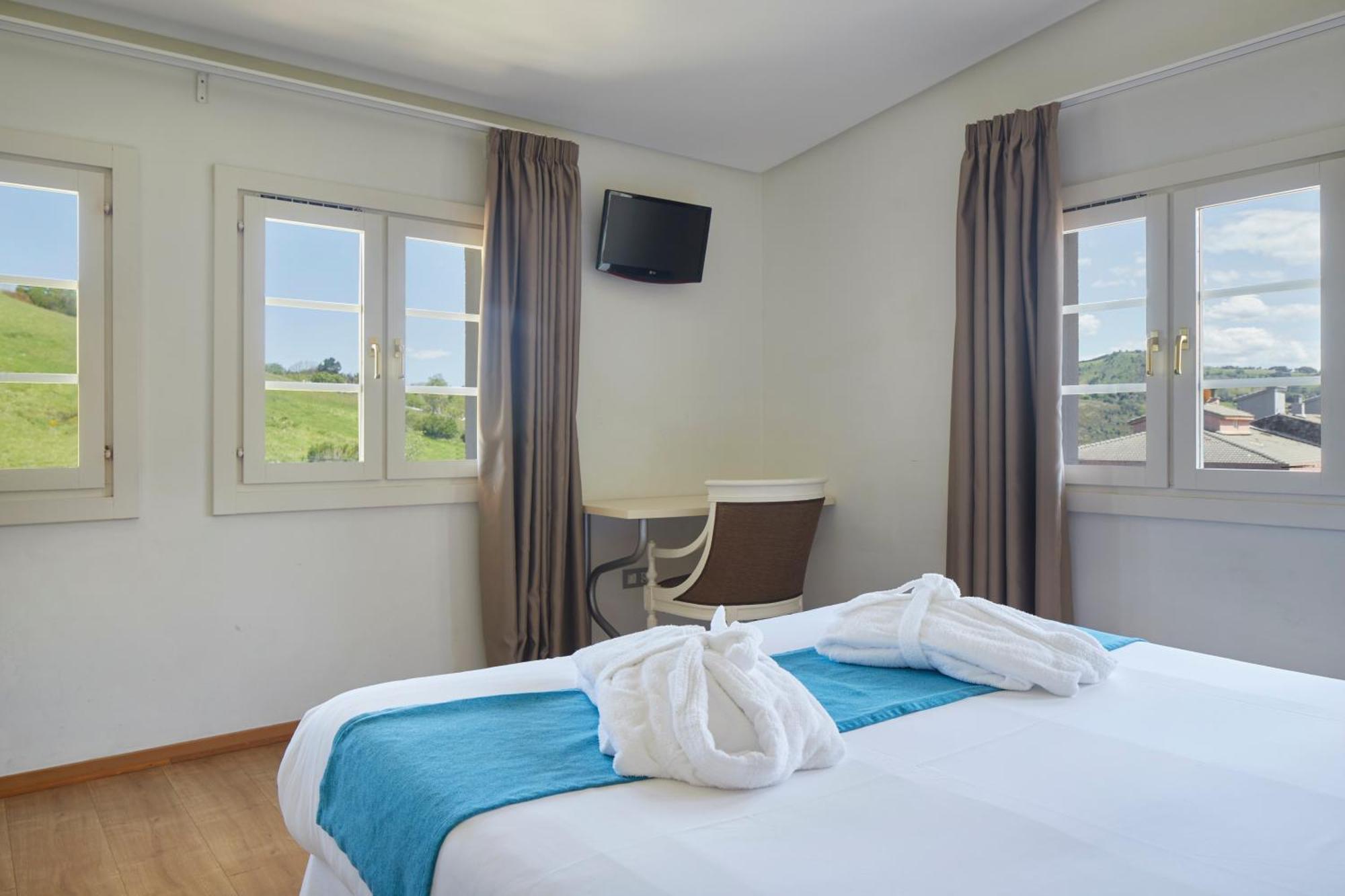 Deluxe Double Room Side Sea View