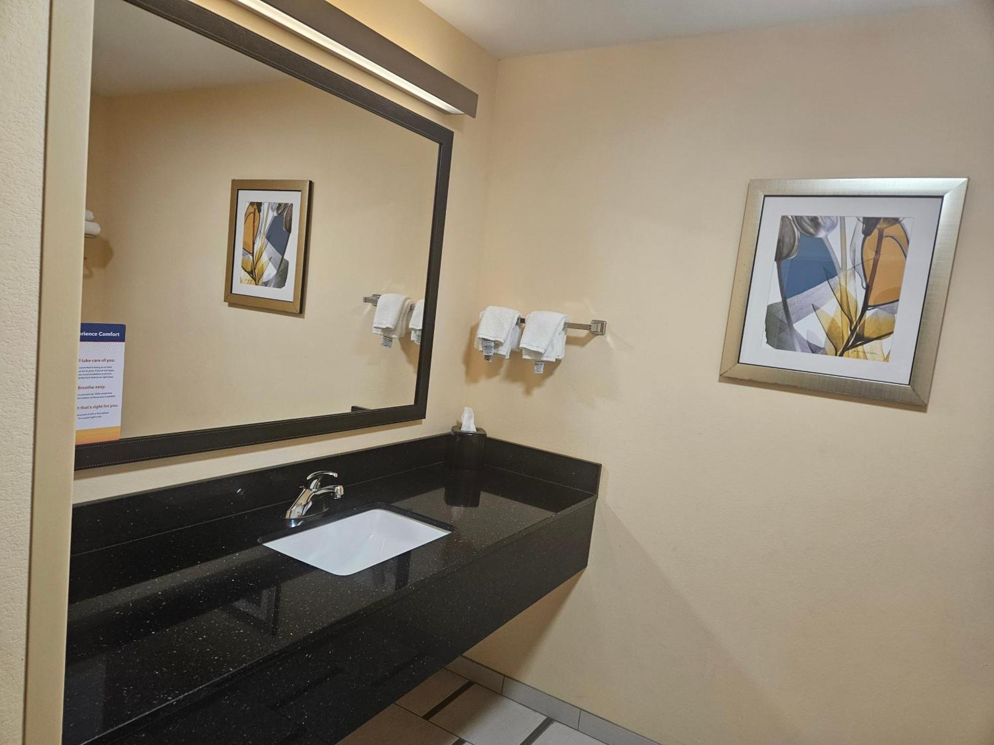 Queen Suite with Two Queen Beds and Sofa Bed - Non Smoking,1584460867:JPEG