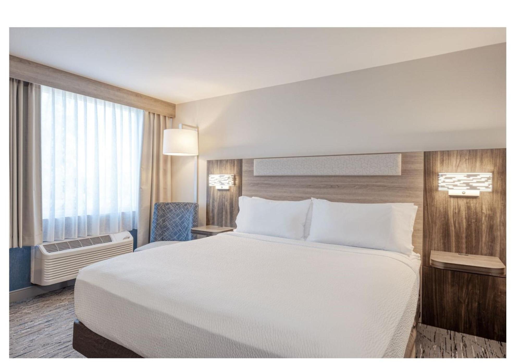 Standard King Room Communication Mobility Transfer Shower