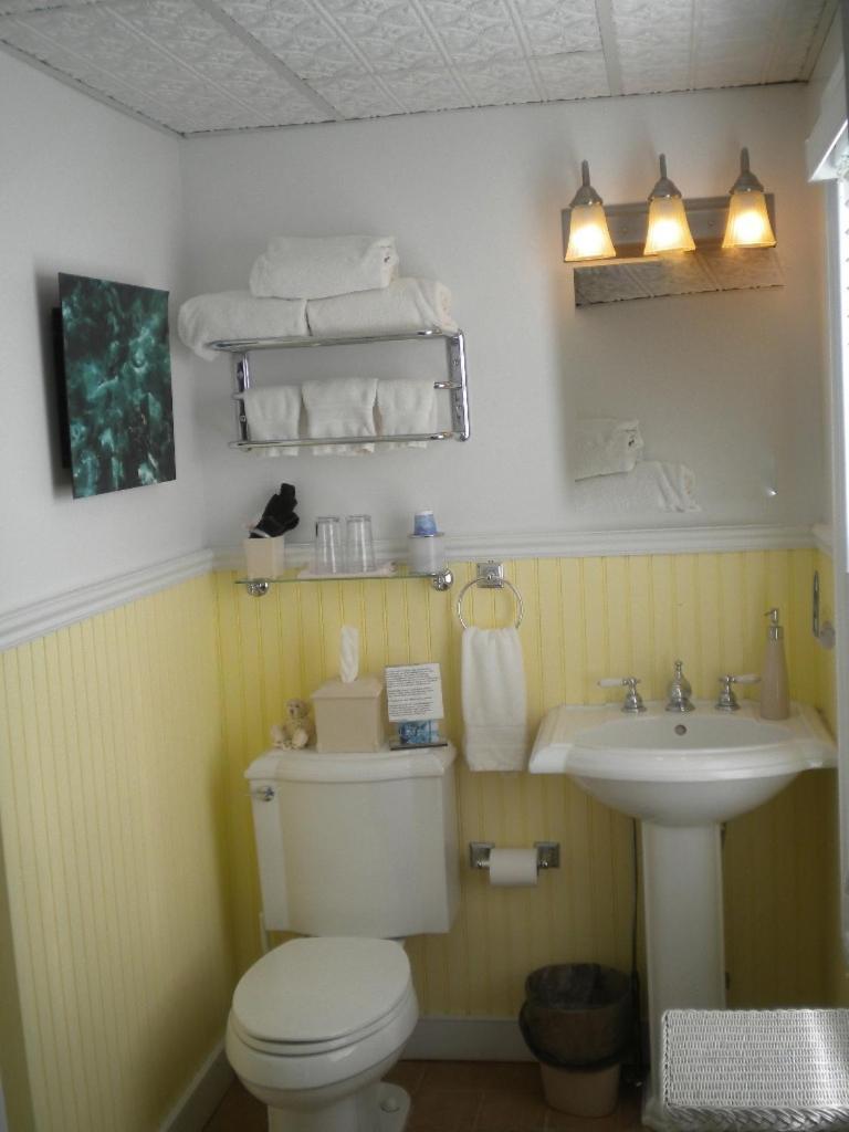 Shelter Island Room King Waterfront