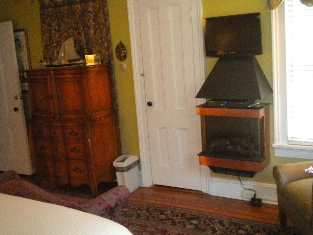 Greenport Room King Waterfront