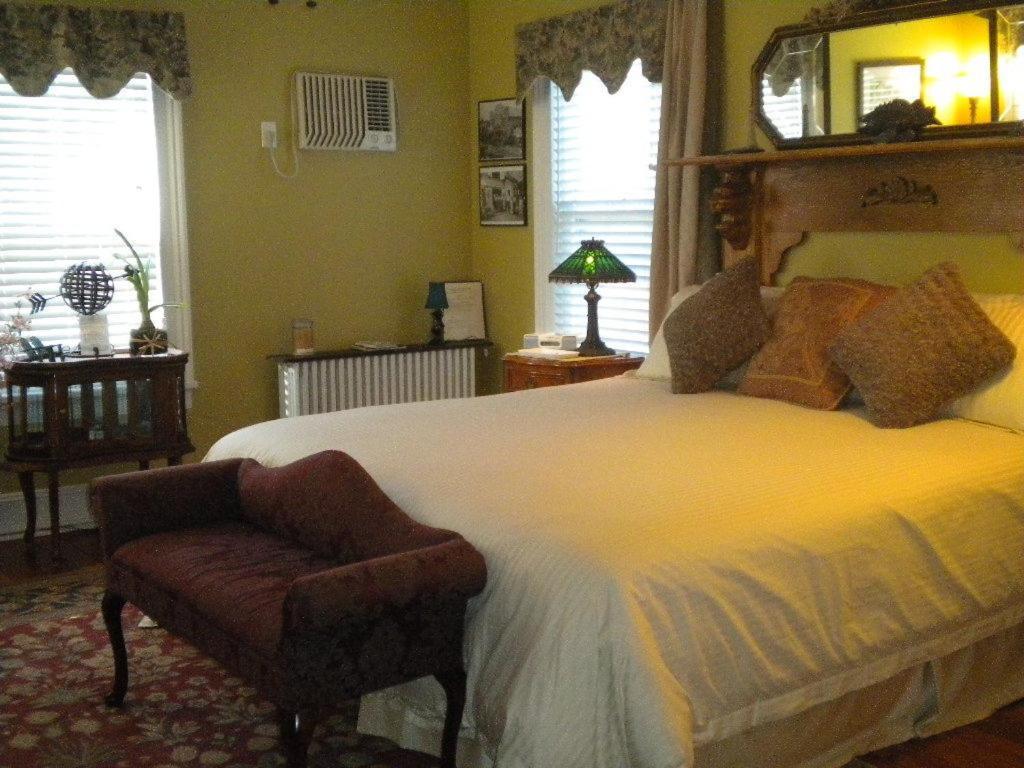 Greenport Room King Waterfront
