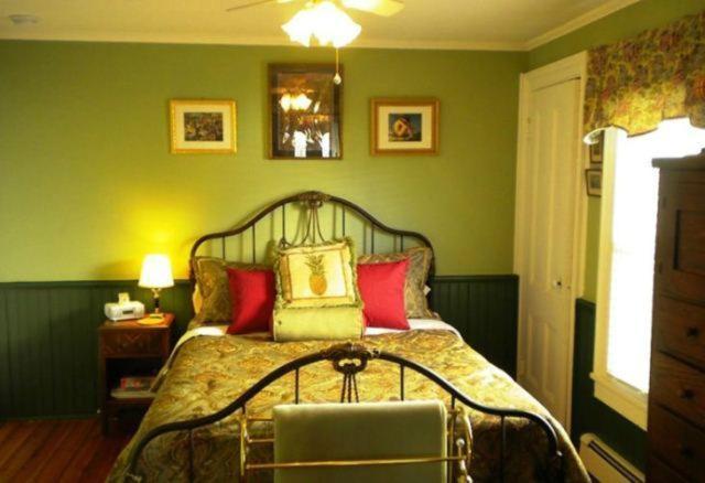 Queen Room Suite